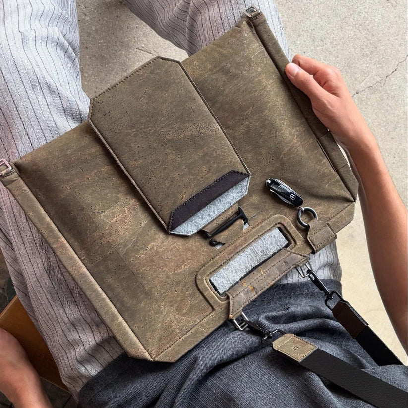 Modular Origami-Style Work Bag – Folds from 1cm to Workspace in 1 Second
