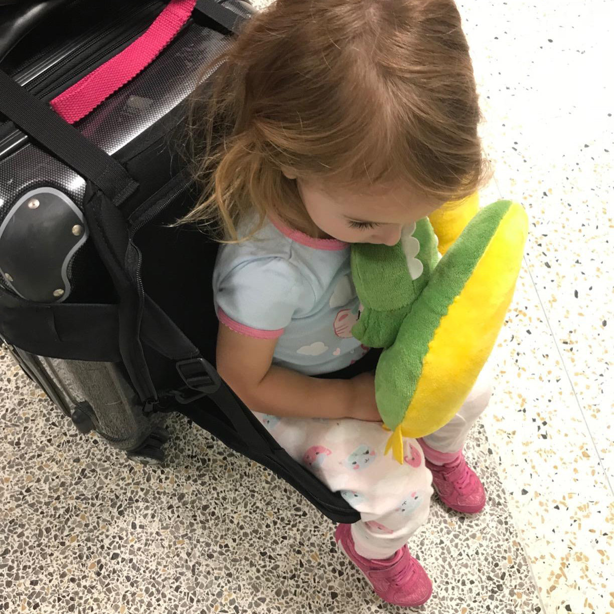 Ride-On Suitcase Seat – Portable Child Travel Seat for Airport Trips