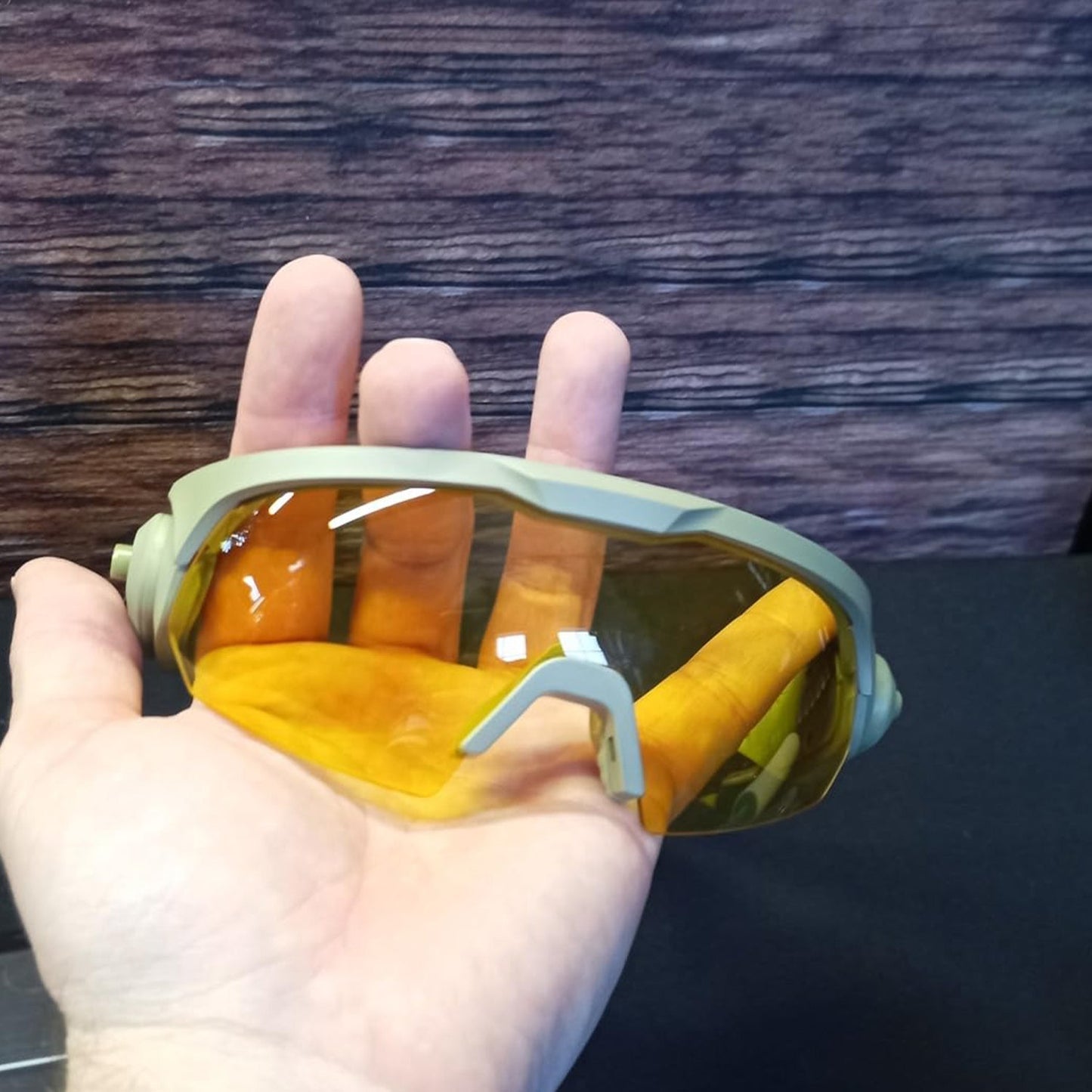 Shooting glasses with earplugs – Built-in Hearing Protection That Clicks Back
