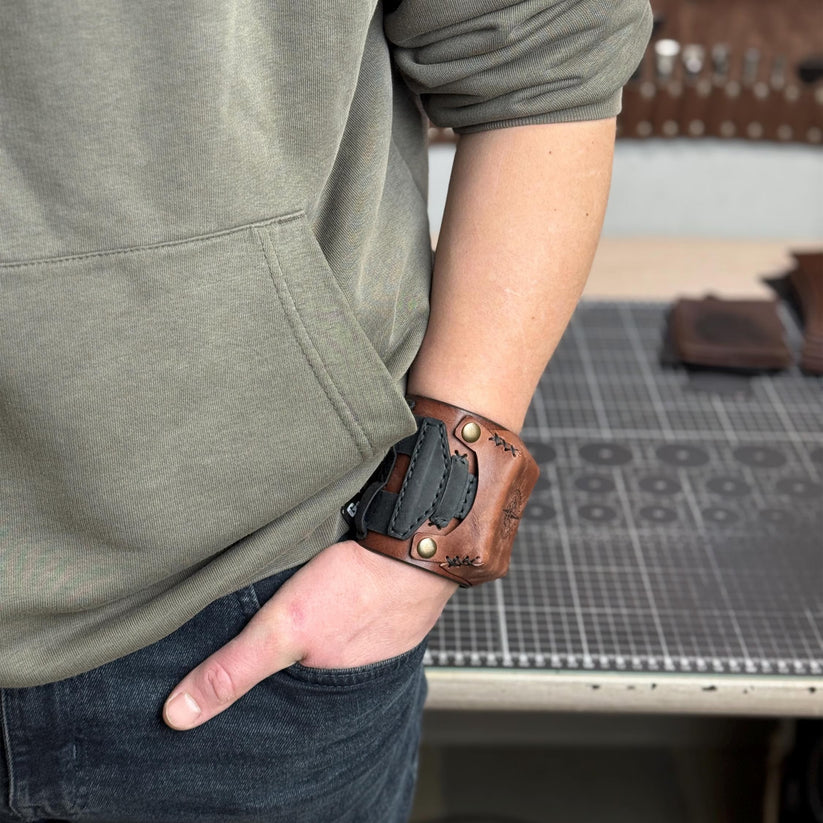 Genuine Leather Flip Strap – Wide Handcrafted Design for Smartwatches & Classic Watches